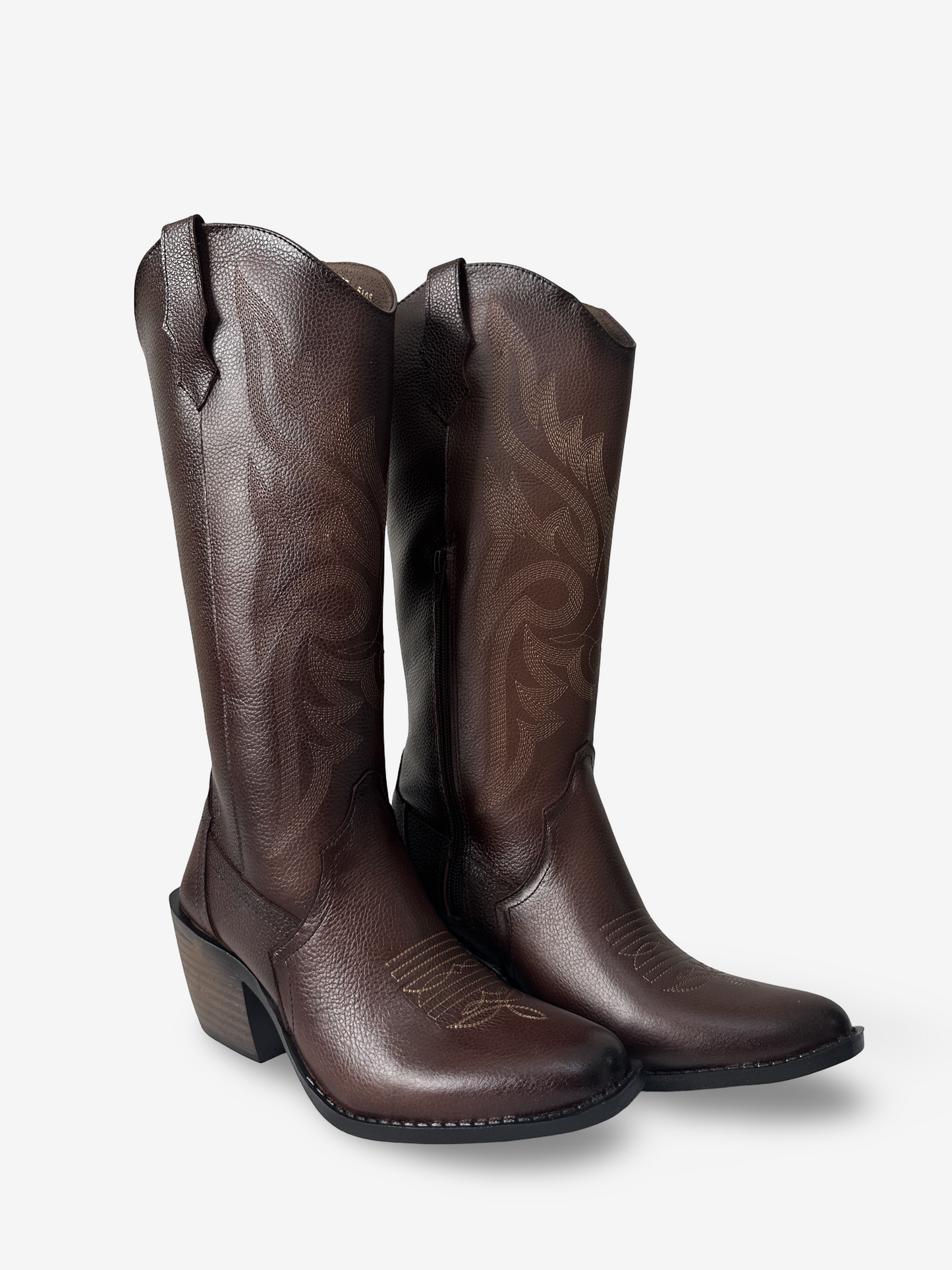Modelo Dakota Cognac