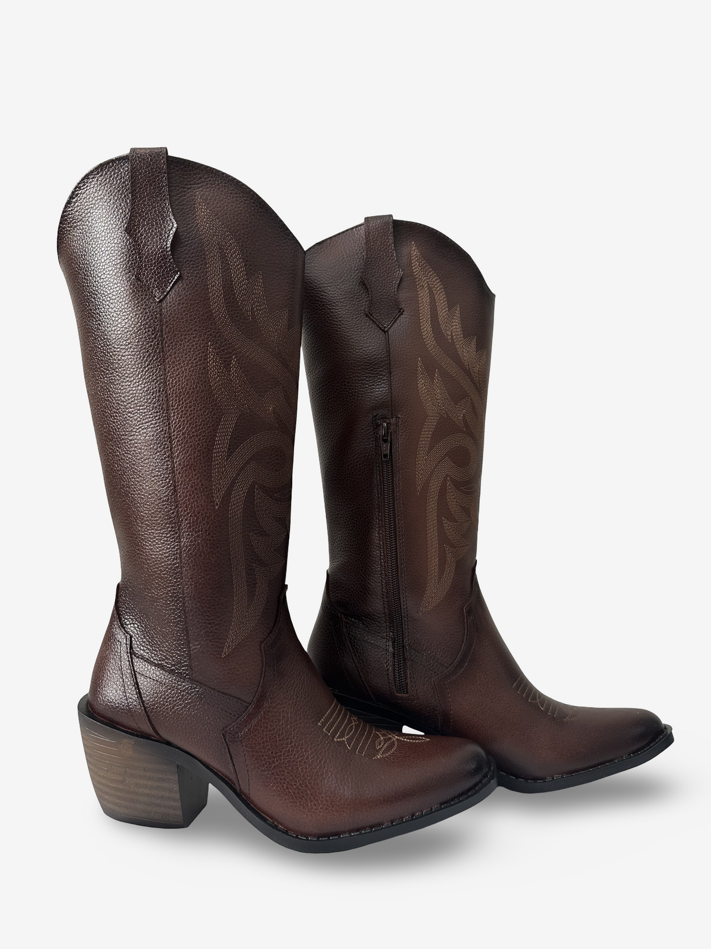 Modelo Dakota Cognac