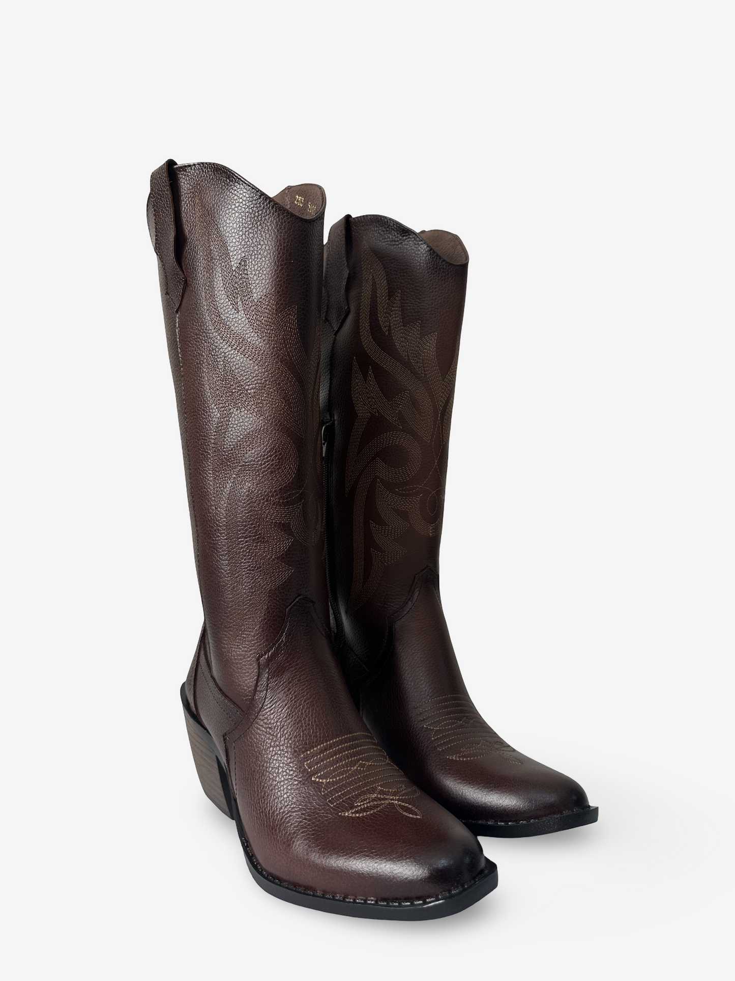Modelo Dakota Cognac