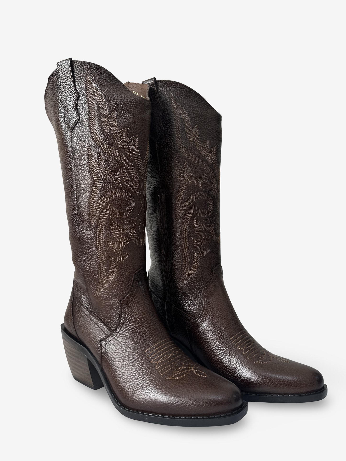 Modelo Dakota Mocha