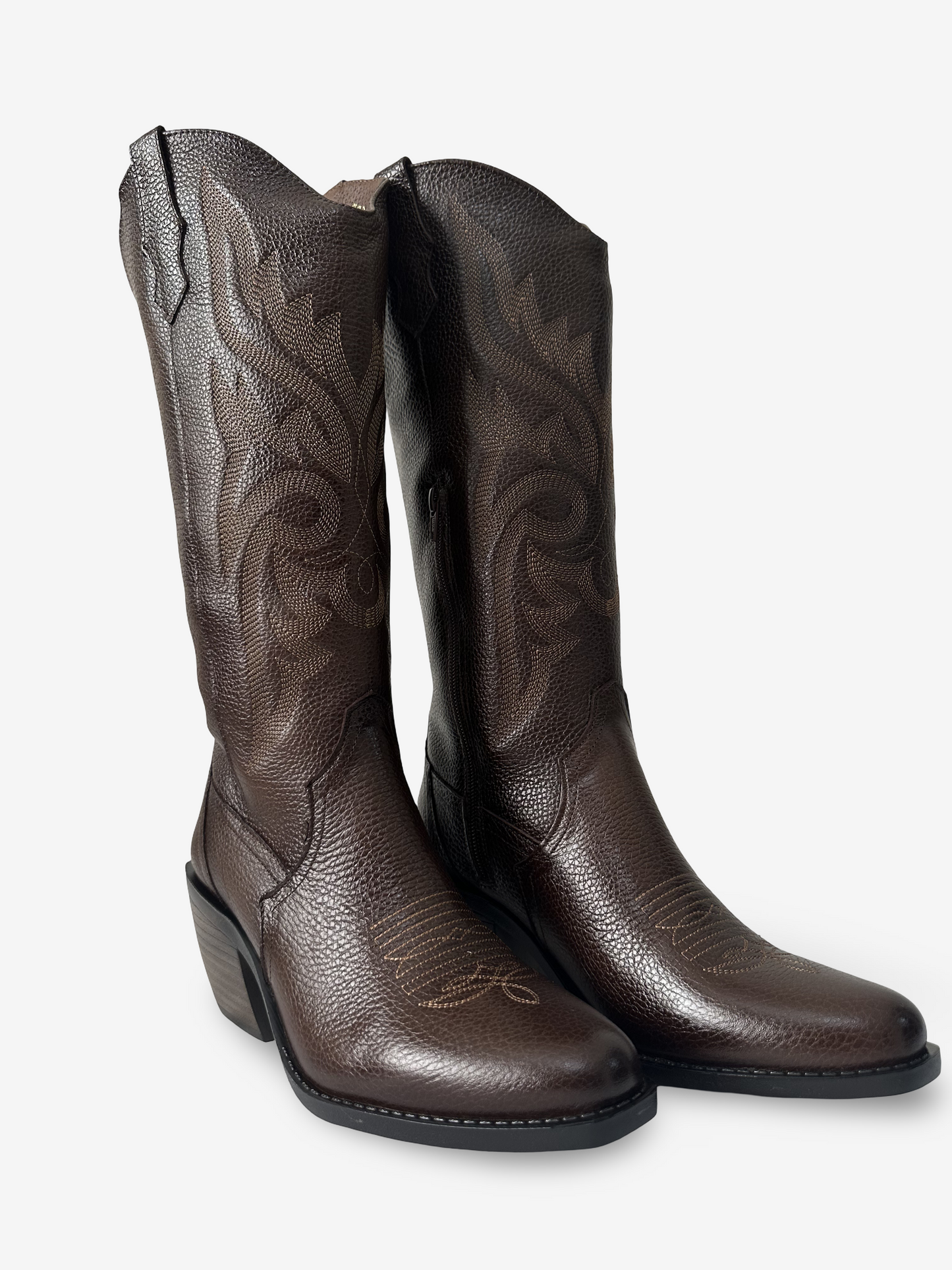 Modelo Dakota Mocha