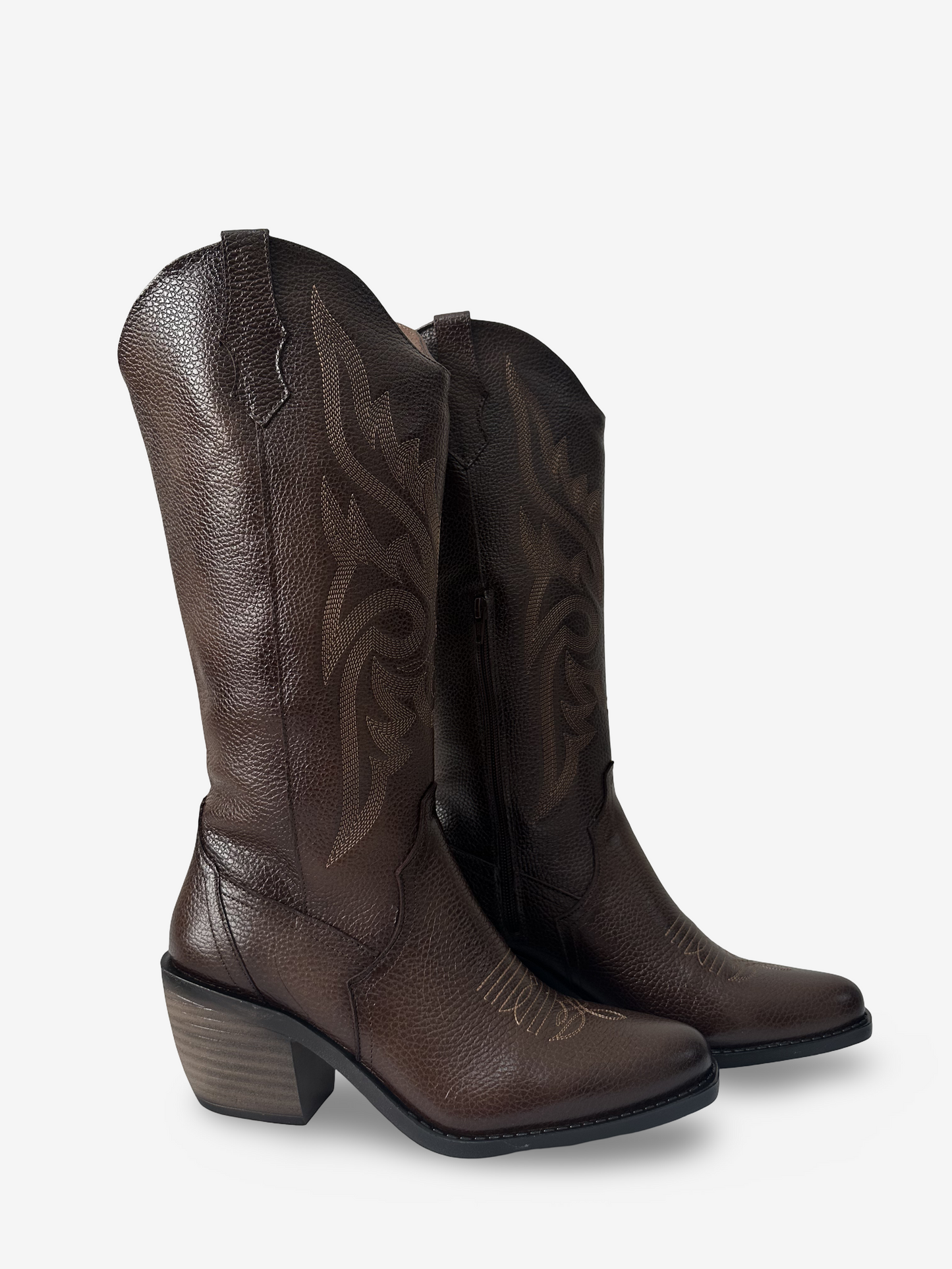 Modelo Dakota Mocha
