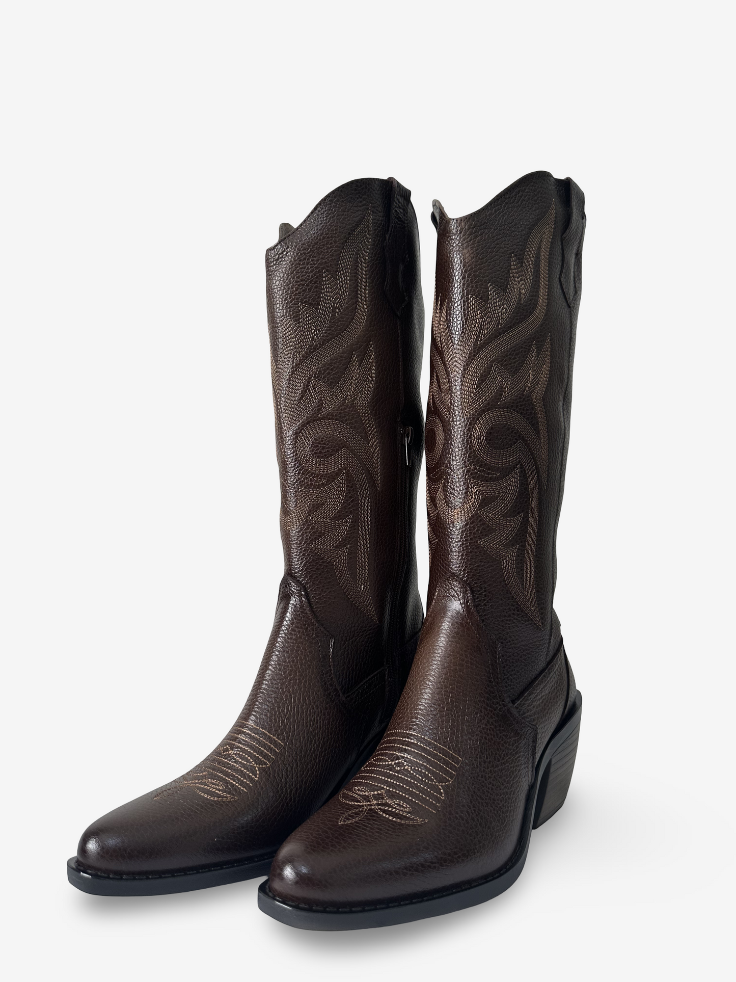 Modelo Dakota Mocha