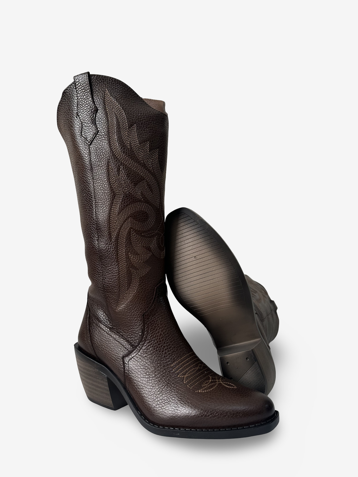 Modelo Dakota Mocha